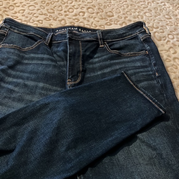 High Rise Crop - Picture 4 of 5